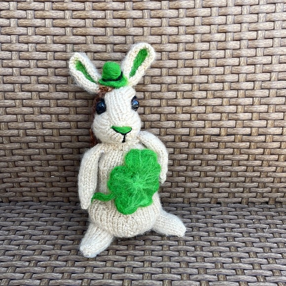 Hand crafted knit and needle felted Lucky charm shamrock bunny - Picture 4 of 14